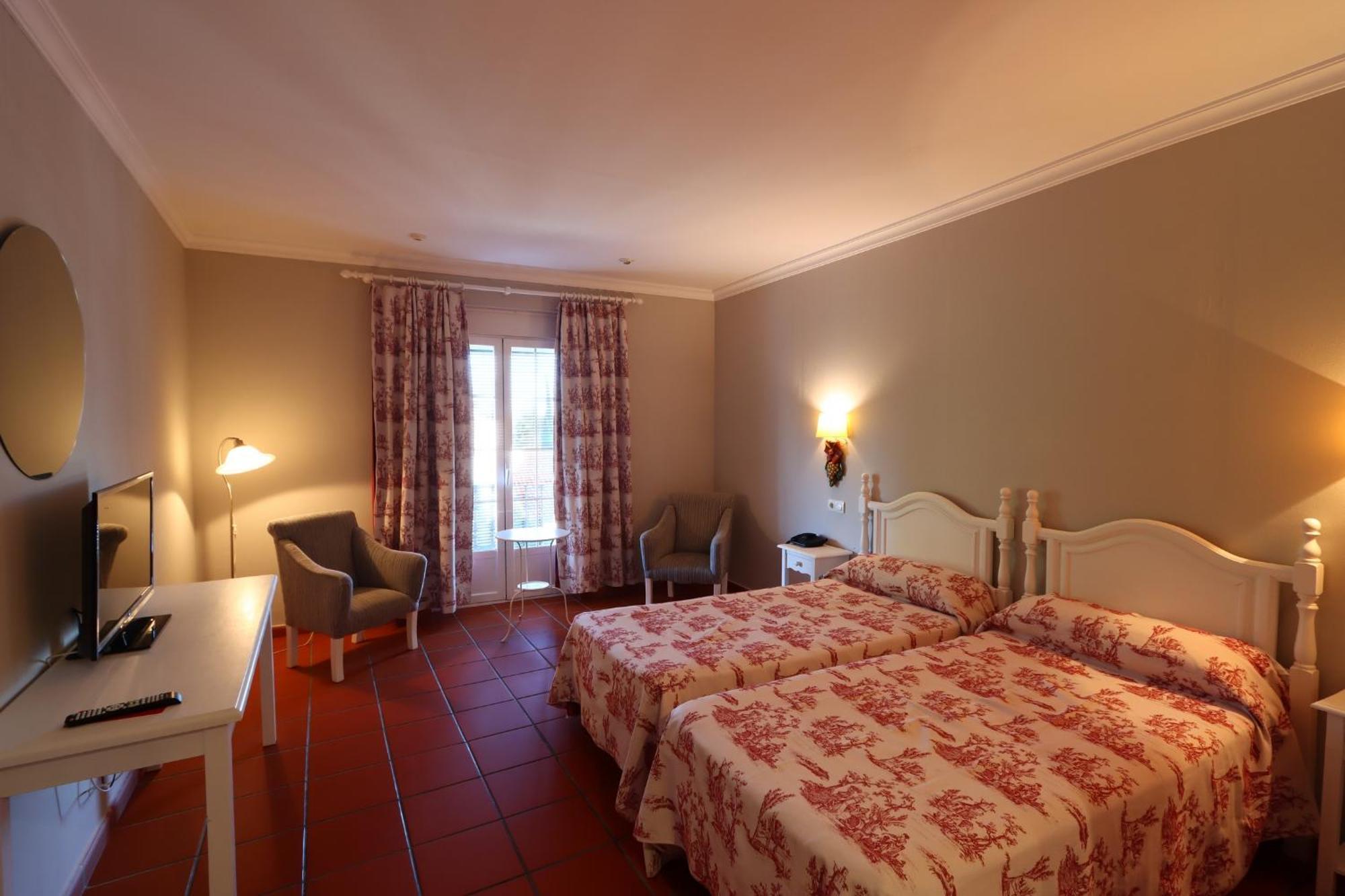 Hotel Varinia Serena - Balneario De Alange Eksteriør billede
